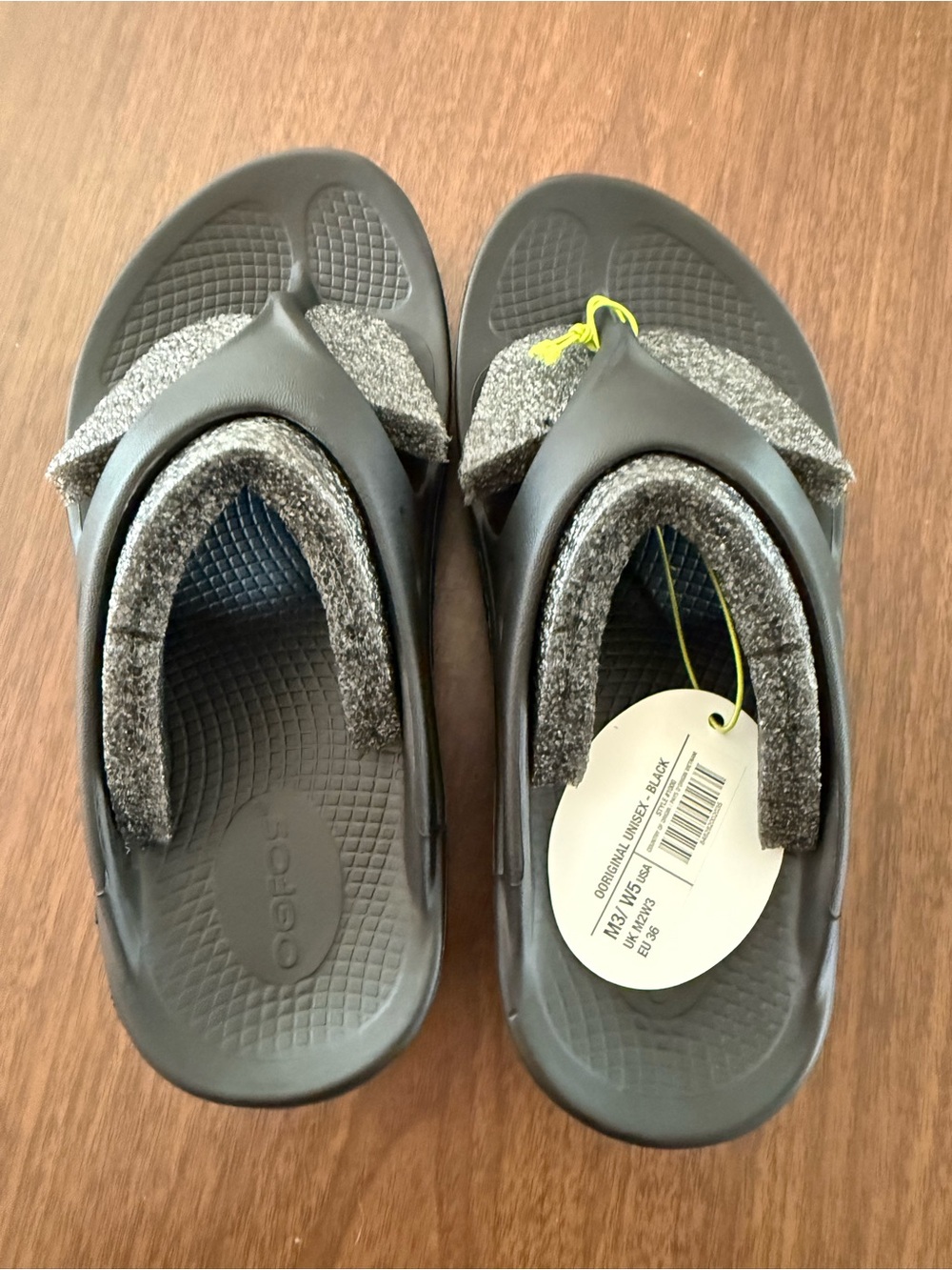 OOFOS Women's Black Slippers/Flip flop - Picture 5 of 10